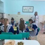 Проверка организации горячего питания в школах района